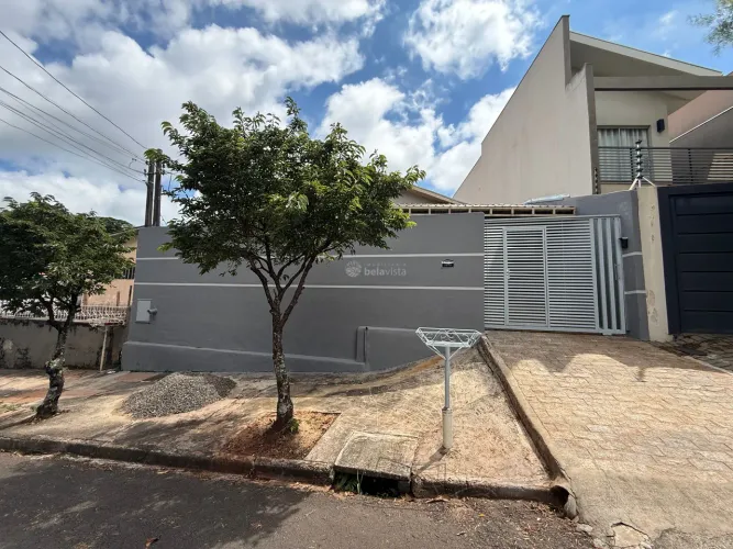CASA À VENDA NA VILA BRASIL EM APUCARANA.