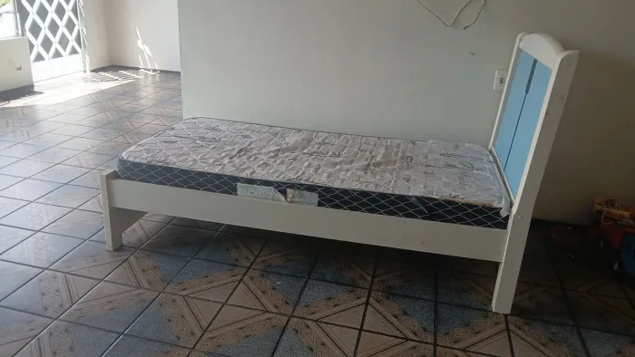 Cama de Solteiro em madeira
