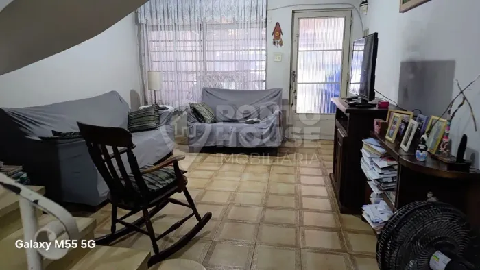 Sobrado de 120m2 a venda em Mirandópolis com 02 dormitórios e 01 vaga