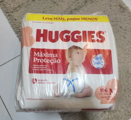 Fralda Huggies Máxima Proteção M 196un