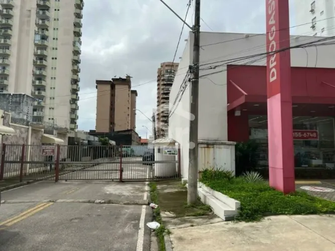 Casa à venda em Belém-PA, bairro Cremação: 4 quartos, 2 suítes, 4 banheiros, 2 vagas, 240m
