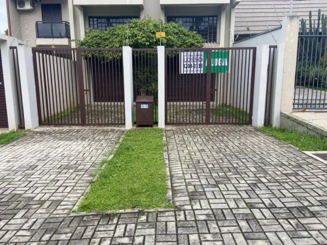 Loja de Frente Vista Alegre próximo ao Bosque do Alemão [725.002]
