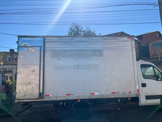 Vendo outro - baú 4.80 metros