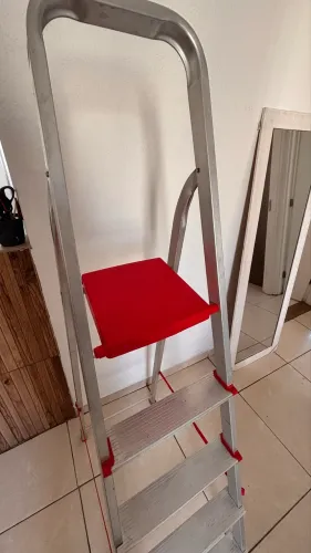 Escada de alumínio 
