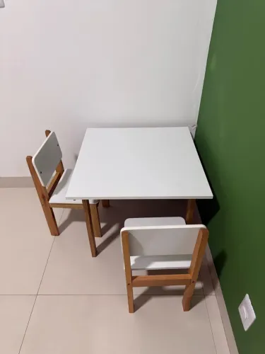 Conjunto de Mesa Infantil com 2 Cadeiras - MDF