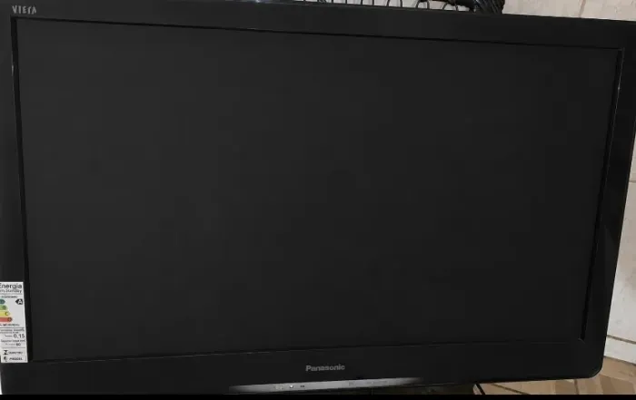 TV Panasonic Viera 32" LCD TC-L32C30B Com Defeito