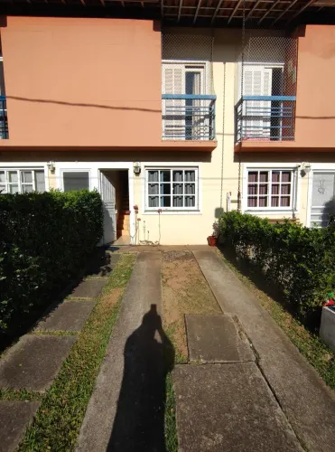 Belo Sobrado p/ Venda e Locação - 105 m² - 3 Dorms. - Jd. Guerreiro - Cotia/SP