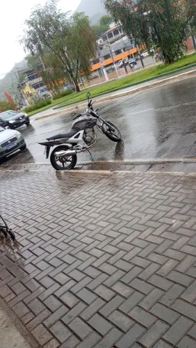Moto em perfeito estado toda nada para mexer toda perfeita