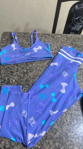 Corta vento azul marinho e azul bebê