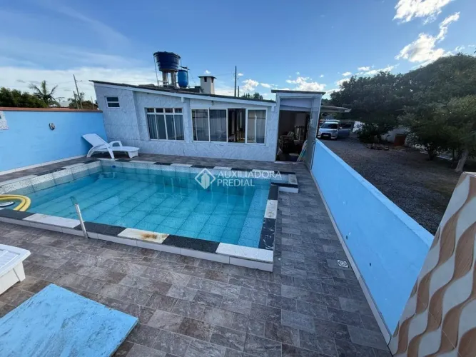Casa na Pinheira com piscina