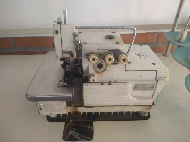 Overloque industrial usada ss6 chinesa 