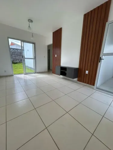 Casa de Alto Padrão com 350m² e 3 Suítes para Locação no Japiim