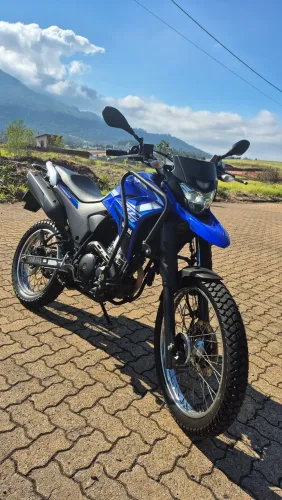 Moto impecável 