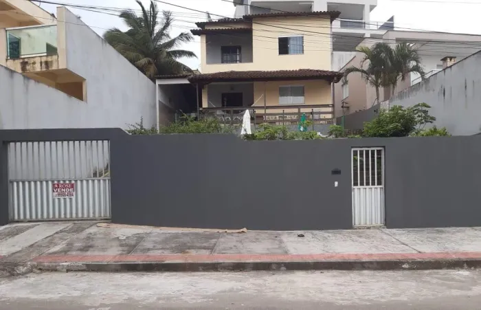 Casa com piscina na Enseada Azul Guarapari. Venha curtir suas férias.