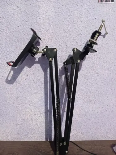 Suporte de mesa para celular/tablet