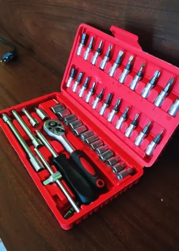 KIt de ferramentas 46/40 peças - Jogo de soquetes, chave catraca reversível com maleta.