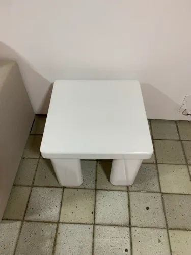 DUAS mesas de madeira para sala de estar