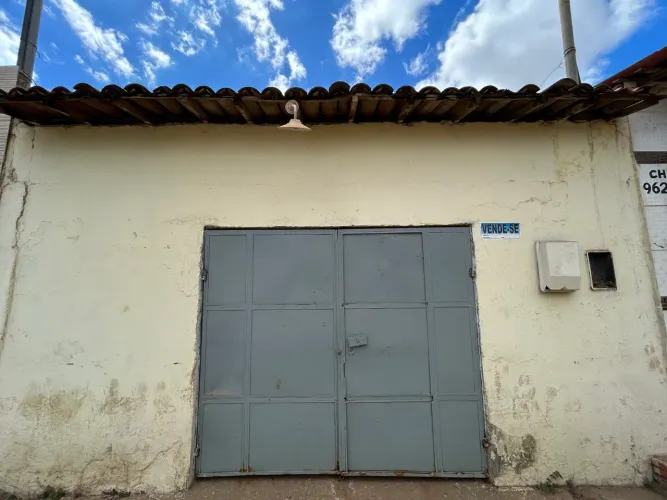 Vende - se casa em ponto Comercial no Posto BR