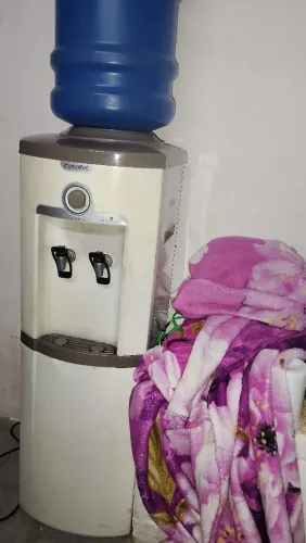 gelágua semi novo com garrafa em dia