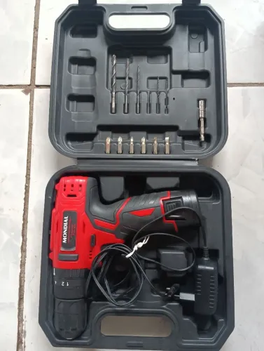 Furadeira e parafusadeira de impacto