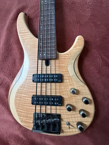 Contrabaixo yamaha Trbx 605 (muito novo)