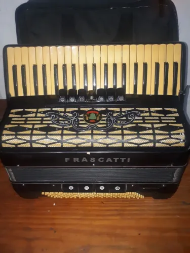 Acordeon Frascatti 120baixos do anos 60