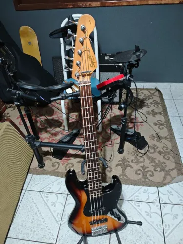 Baixo squier 5 cordas jazz Bass
