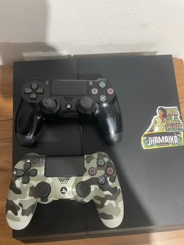 PLAYSTATION 4
