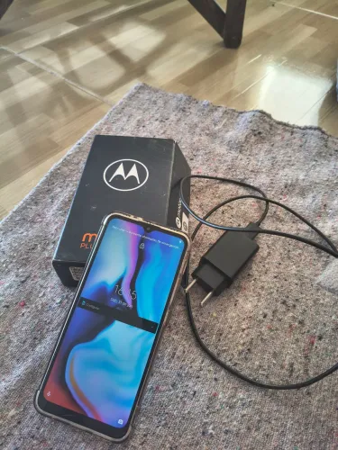 Celular Motorola EU Pluis