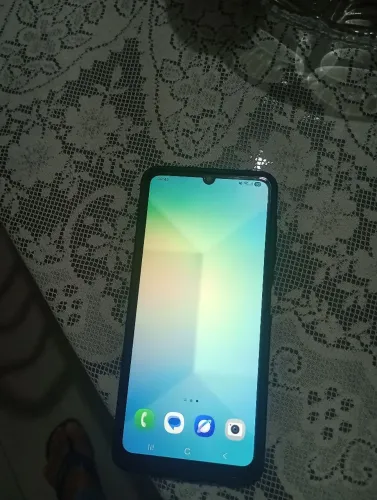 Samsung A06 semi novo 