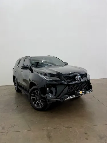 Toyota Hilux SW4 SRX Plat. 4X4 2.8 TB Die. Aut. 2025