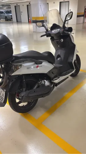 Citycom 300 S bem conservada