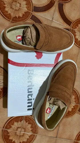 Vendo Loafer em camurça Bertutini
