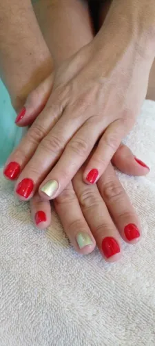 Procura - se Manicure e Nail Desing 