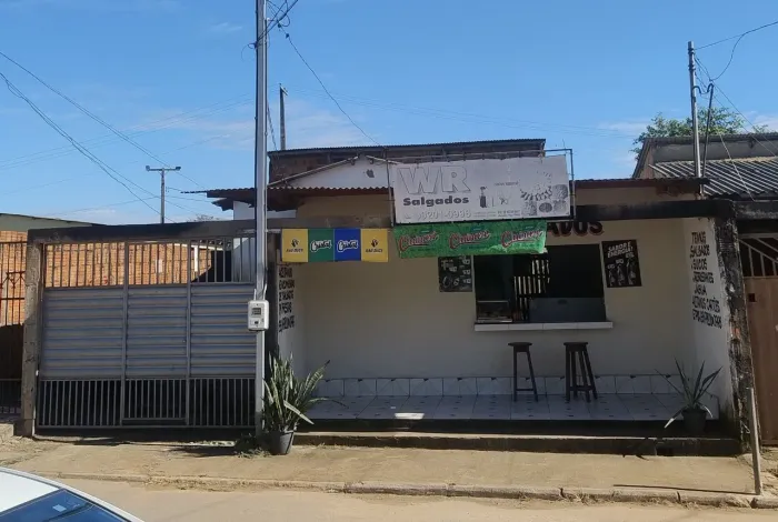 Casa na e ponto comercial na principal do mocinha Magalhães