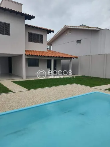 Casa para aluguel, 3 quartos, 1 suíte, 3 vagas, Jardim Karaíba - Uberlândia/MG