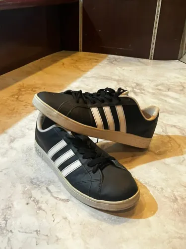Tênis Adidas Preto com Listras Brancas - Tam 42 - Conservado