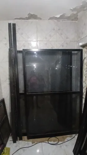 Vendo porta 2 folhas de esquadrilha pra varanda