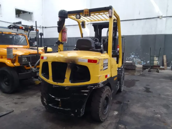 Empilhadeira Clark 07 ton 