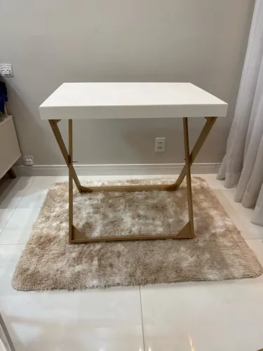 Mesa cavalete e escadinha de lembrancinhas