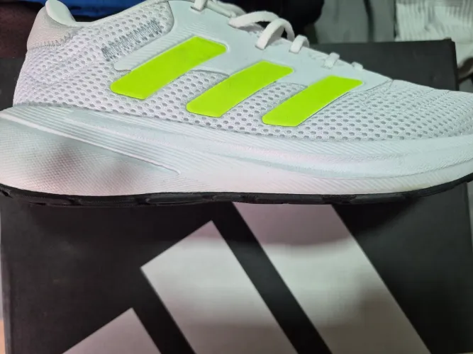 Tênis Adidas Response