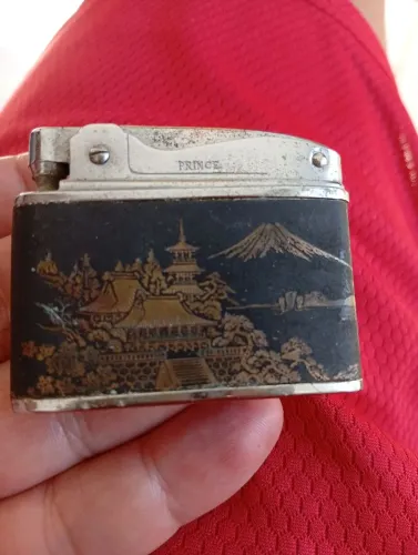 Vendo Isqueiro Prince Super Lighter Vintage Japonês - Decorado com Monte Fuji