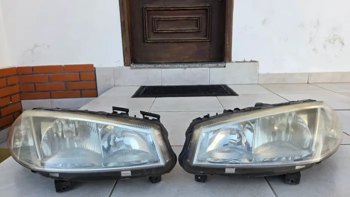 Faróis Megane Grand Tour Originais com a avarias