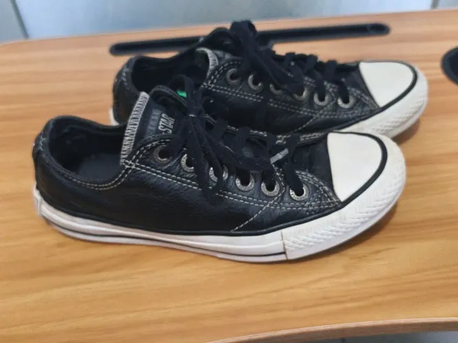 Converse em couro tamanho 35