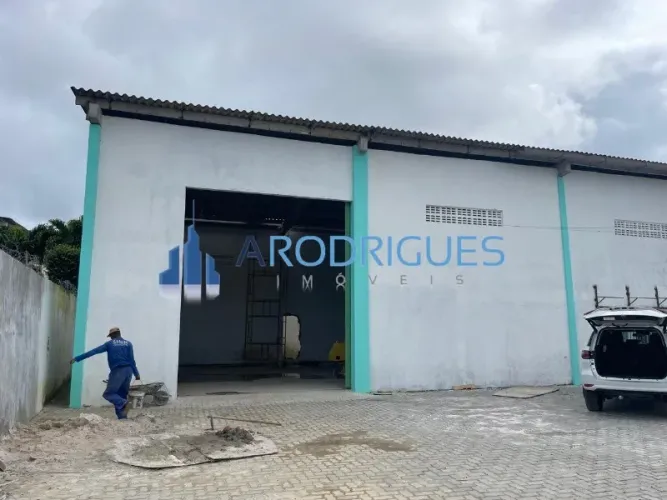 Galpão comercial de alto padrão na cidade de Salvador-BA, no bairro Ceasa: 2 salas, 2 banh