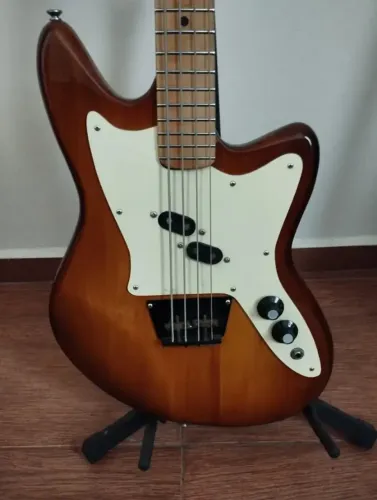 Baixo Giannini Super Sonic