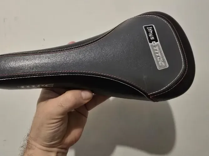 Selim clássico - TITEC - MTB anos 90, novo e impecável, sem detalhes