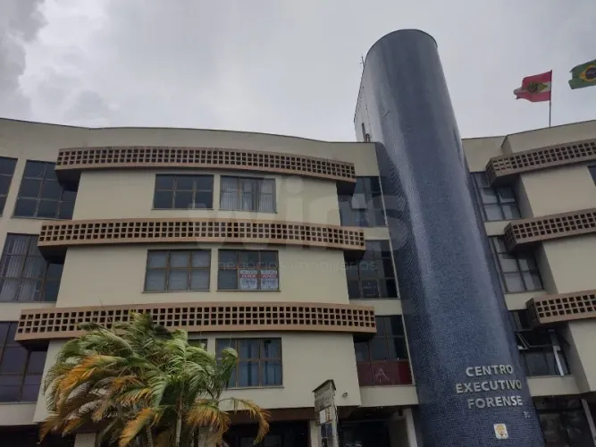 Sala comercial no Centro Executivo Forense