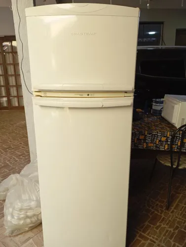 Vendo geladeira e microondas