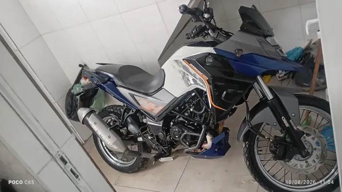 Moto bem conservada praticamente nova.